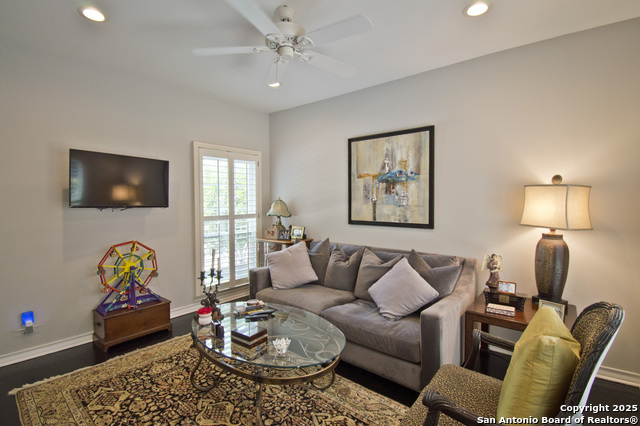 Listing photo id 36 for 8 Kensington Ct