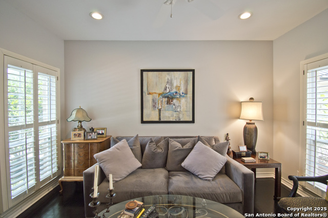 Listing photo id 37 for 8 Kensington Ct