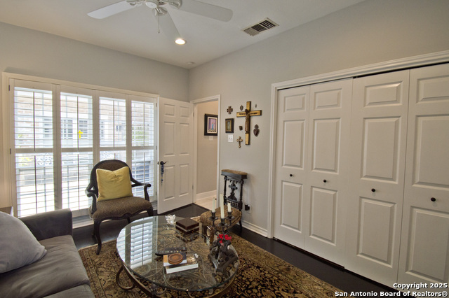 Listing photo id 38 for 8 Kensington Ct