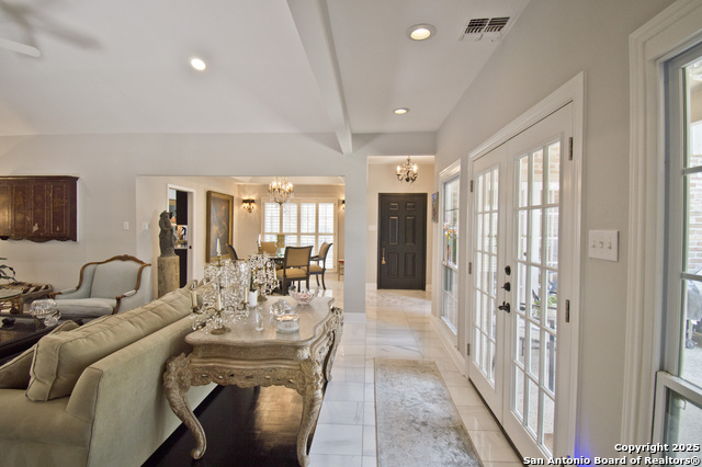 Listing photo id 3 for 8 Kensington Ct