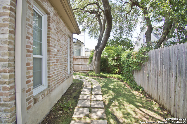Listing photo id 48 for 8 Kensington Ct