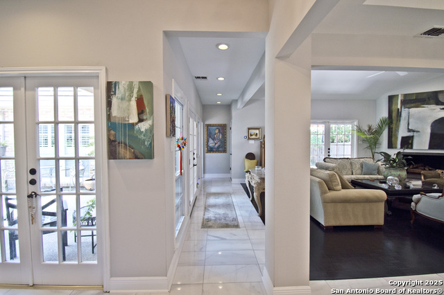 Listing photo id 4 for 8 Kensington Ct