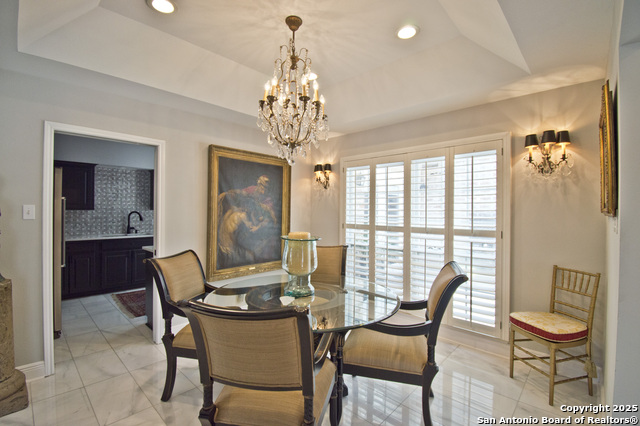 Listing photo id 6 for 8 Kensington Ct