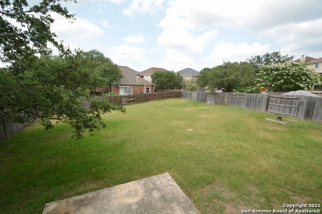 Listing photo id 16 for 807 Maltese Garden