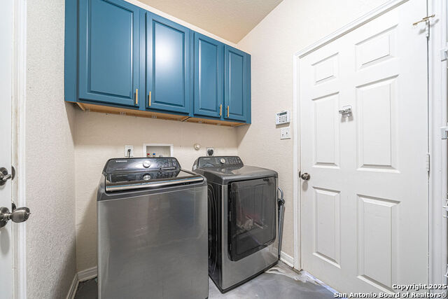 Listing photo id 18 for 137 Springtree Shadow