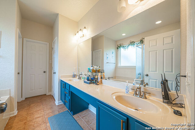 Listing photo id 20 for 137 Springtree Shadow