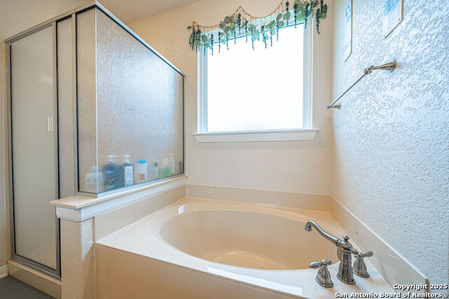 Listing photo id 22 for 137 Springtree Shadow