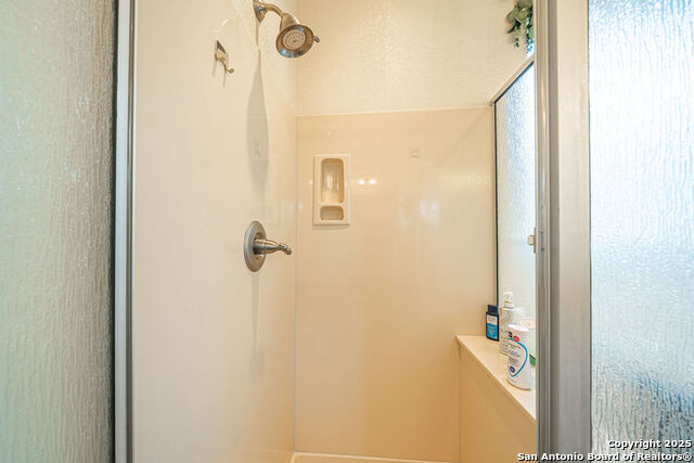 Listing photo id 23 for 137 Springtree Shadow