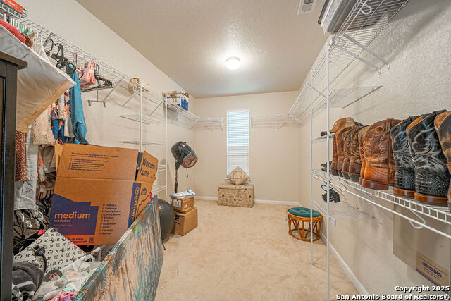 Listing photo id 24 for 137 Springtree Shadow