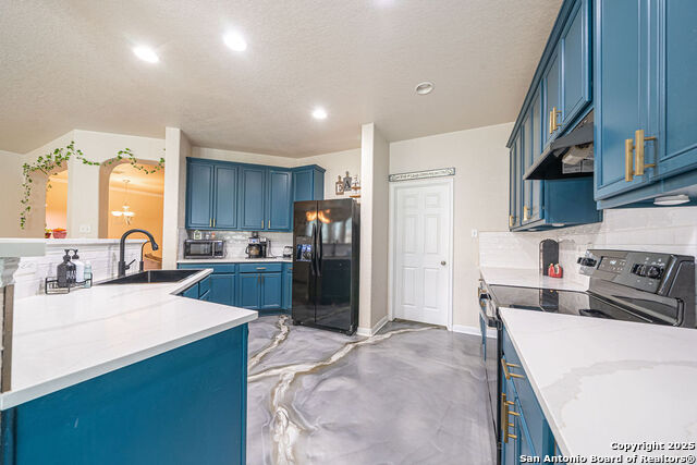Listing photo id 1 for 137 Springtree Shadow