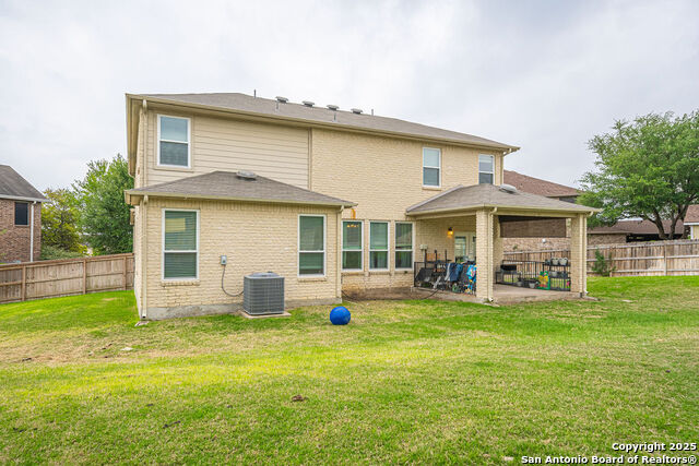 Listing photo id 34 for 137 Springtree Shadow