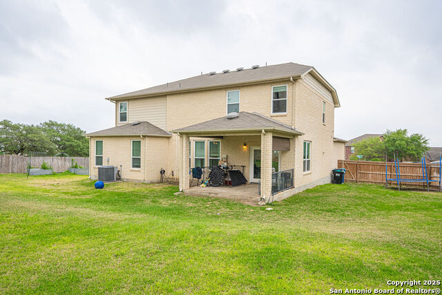 Listing photo id 36 for 137 Springtree Shadow