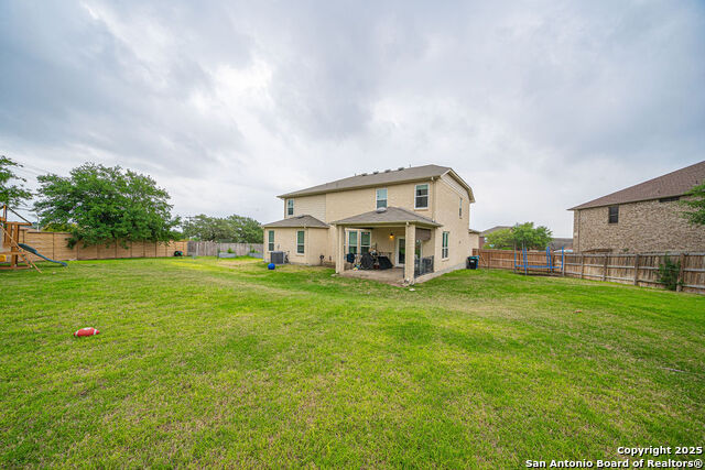 Listing photo id 37 for 137 Springtree Shadow