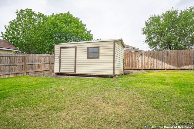 Listing photo id 38 for 137 Springtree Shadow