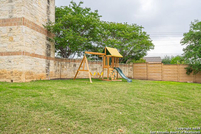 Listing photo id 39 for 137 Springtree Shadow