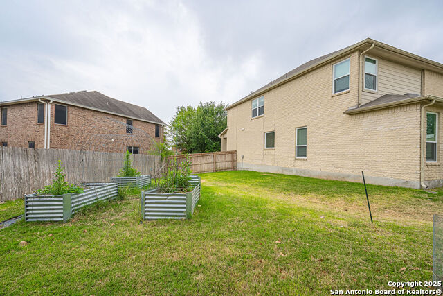 Listing photo id 43 for 137 Springtree Shadow