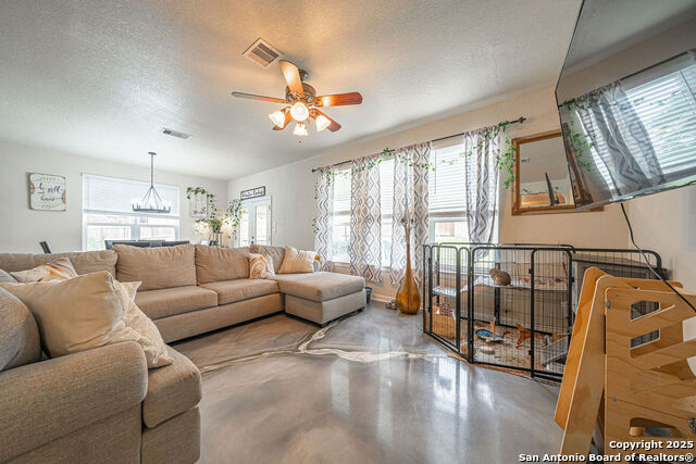 Listing photo id 6 for 137 Springtree Shadow