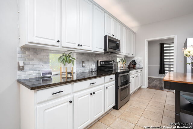 Listing photo id 8 for 20926 Encino Pebble