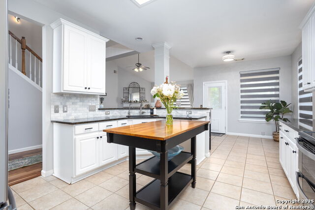 Listing photo id 9 for 20926 Encino Pebble