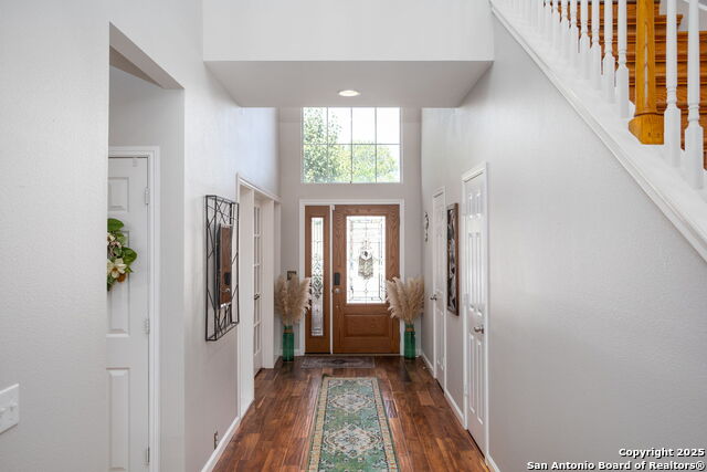 Listing photo id 2 for 20926 Encino Pebble