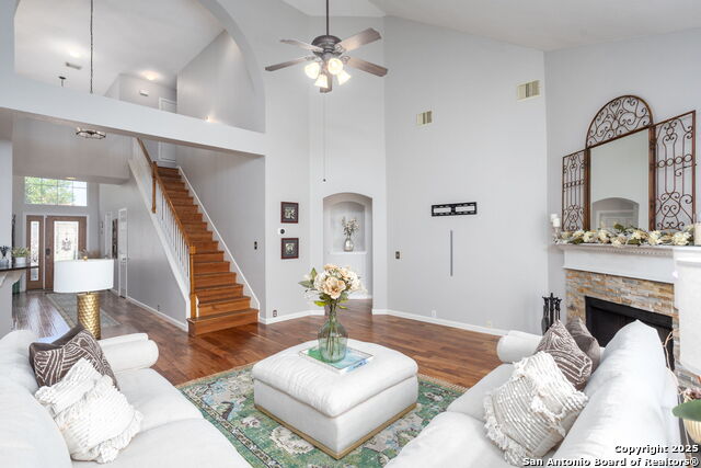 Listing photo id 5 for 20926 Encino Pebble