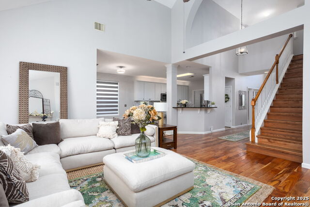 Listing photo id 6 for 20926 Encino Pebble