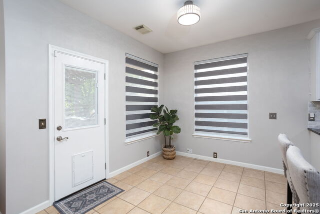 Listing photo id 7 for 20926 Encino Pebble