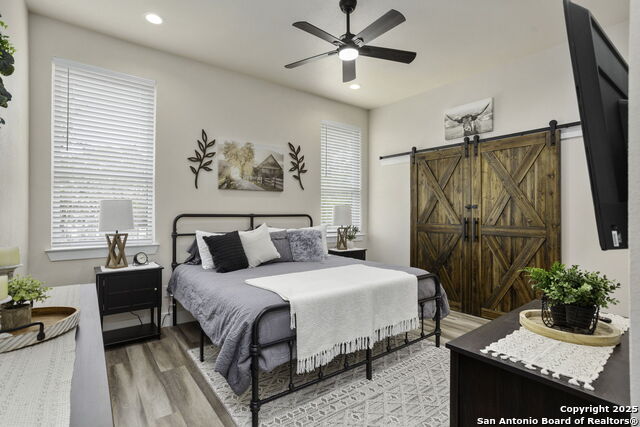 Listing photo id 8 for 1121 Gruene A