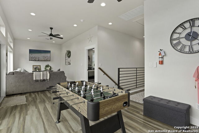 Listing photo id 14 for 1121 Gruene A