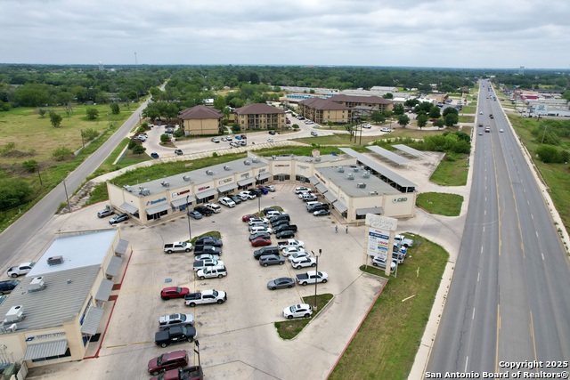 Image 2 of 8 For 1360 Oaklawn W C