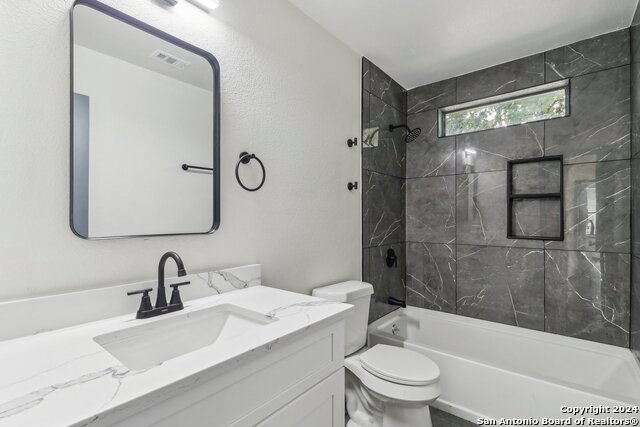 Listing photo id 13 for 228 Quinta St