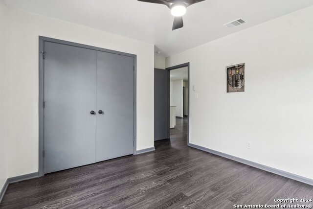 Listing photo id 14 for 228 Quinta St