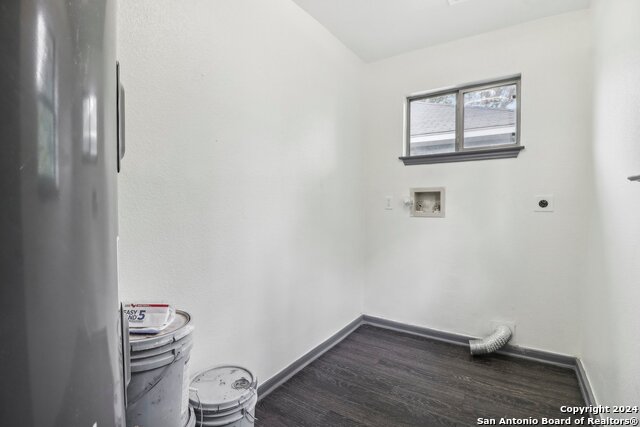 Listing photo id 18 for 228 Quinta St