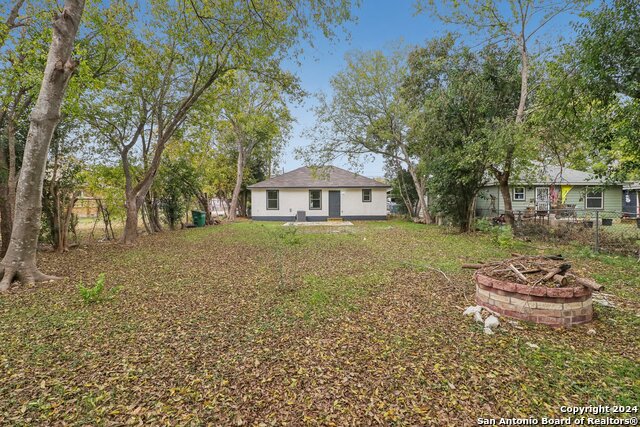 Listing photo id 19 for 228 Quinta St