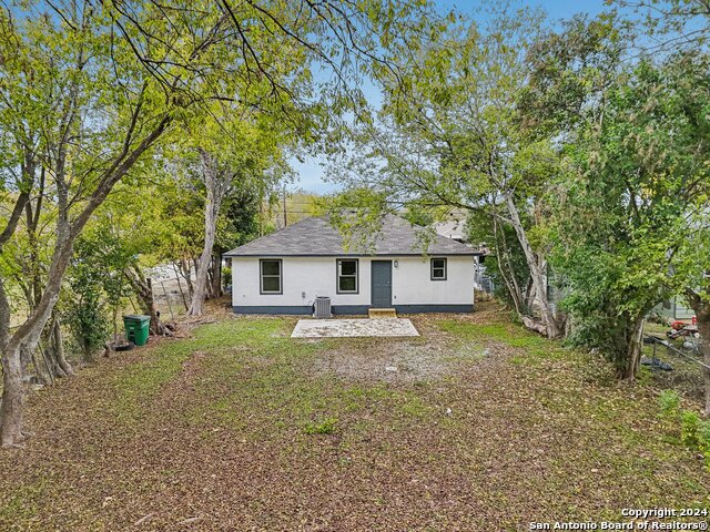 Listing photo id 20 for 228 Quinta St