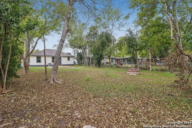 Listing photo id 21 for 228 Quinta St