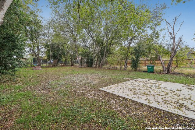 Listing photo id 24 for 228 Quinta St