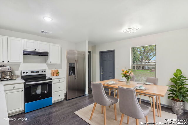 Listing photo id 3 for 228 Quinta St