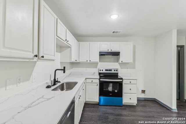 Listing photo id 5 for 228 Quinta St
