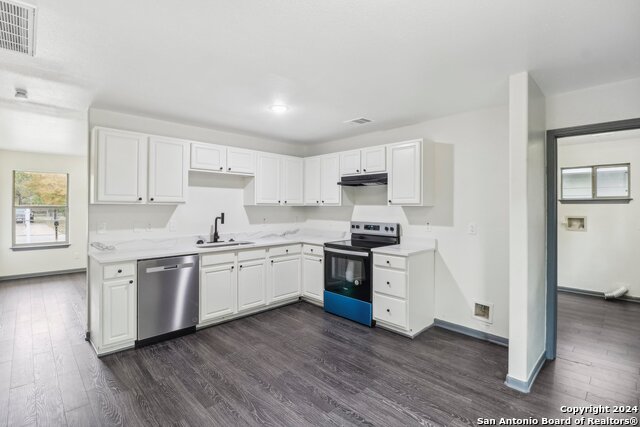 Listing photo id 7 for 228 Quinta St
