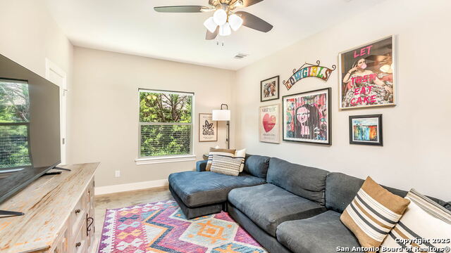 Listing photo id 13 for 1025 Deep Water