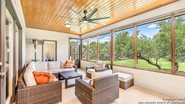 Listing photo id 16 for 1025 Deep Water
