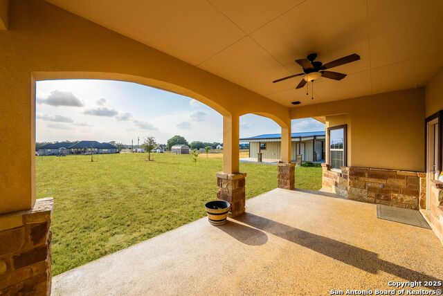 Listing photo id 10 for 128 Westfield Ranch