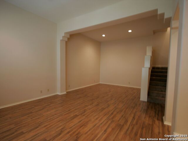 Image 2 of 20 For 207 Grandview Pl  3