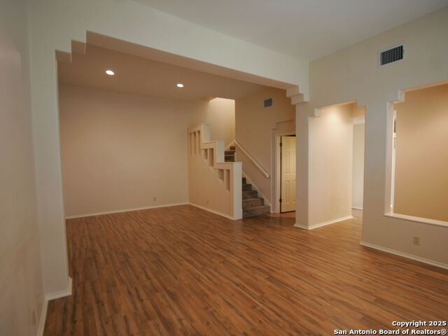 Image 3 of 20 For 207 Grandview Pl  3