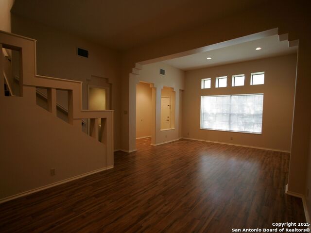 Image 4 of 20 For 207 Grandview Pl  3