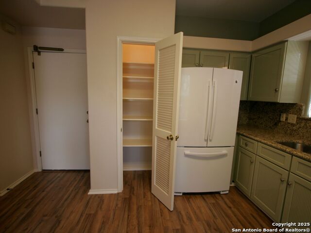 Image 7 of 20 For 207 Grandview Pl  3