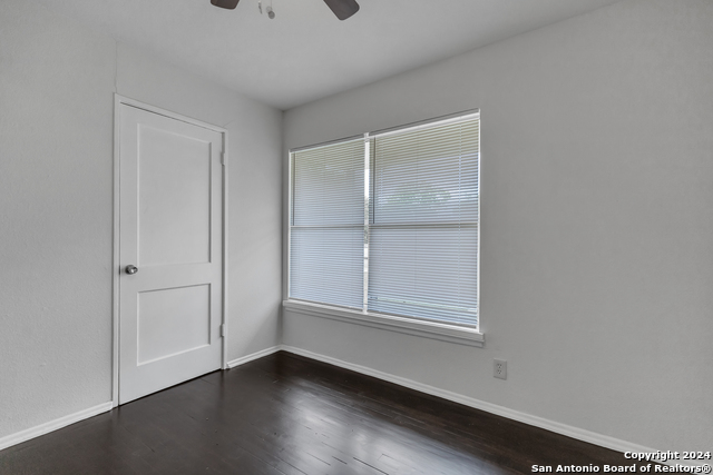 Listing photo id 8 for 143 Langford