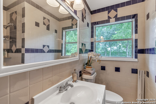 Listing photo id 10 for 143 Langford