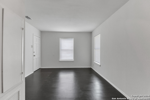 Listing photo id 11 for 143 Langford